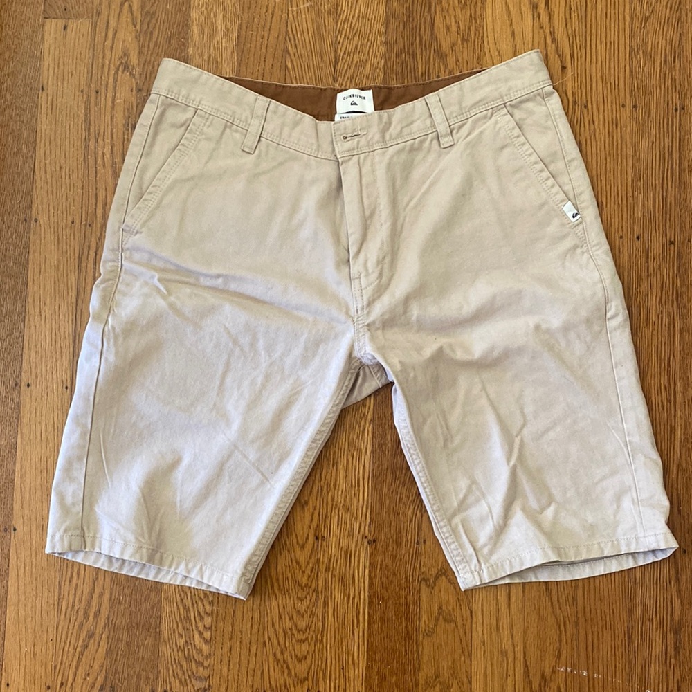 NWOT Men’s Quicksilver straight tapered shorts size 33